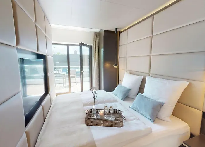 Apartment White Pearl 3.02
